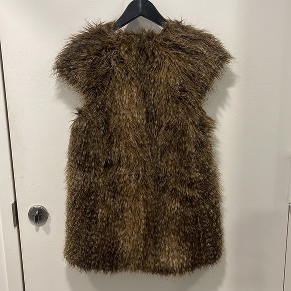 Zara Fur Vest - Picture 5 of 5